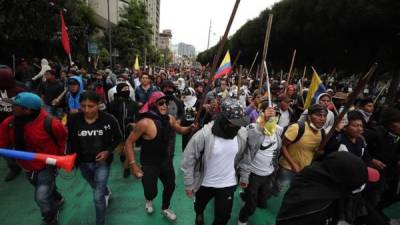 Indígenas llegan este martes al parque Arbolito en el centro-norte de Quito, Ecuador. EFE/José Jácome