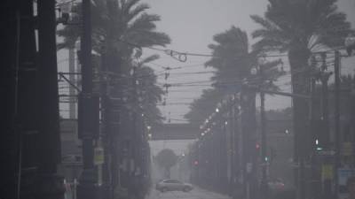 El huracán Ida, uno de los más poderosos de la historia en llegar a EE.UU., golpeó este domingo con toda la fuerza de sus vientos de 150 millas por hora (240 km/h) la costa de Luisiana, en vilo ante el temor a que Nueva Orleans pueda revivir la devastación que hace justo 16 años provocó el ciclón Katrina. Fotos: AFP