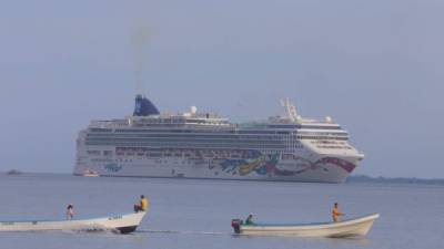 Miles de turistas han llegado a Trujillo a bordo del crucero Norwegian Jewel. Foto: Yoseph Amaya.