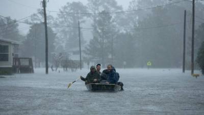 Las autoridades estadounidenses rescataron en las últimas horas a cientos de personas que se habían quedado atrapadas por el agua que deja la depresión tropical Florence en Las Carolinas, en la costa sureste del país.