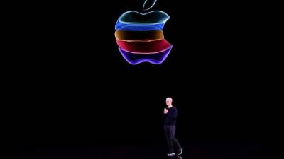 Apple presentó este martes su nuevo teléfono inteligente, el iPhone 11, equipado con una doble cámara y un nuevo procesador, durante su gran evento anual en su sede en Cupertino, California.