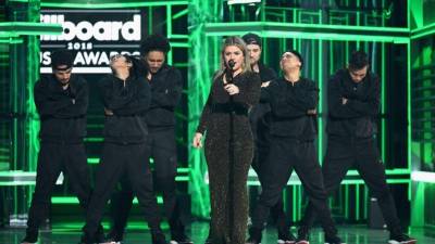 Kelly Clarkson rindió homaneje a las víctimas del tiroteo en Texas./AFP.