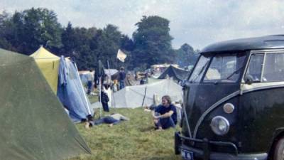 En agosto de 1969, miles de personas asistieron a un fin de semana de música, drogas y amor libre.