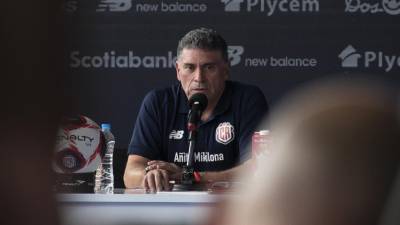 Luis Fernando Suárez durante la rueda de prensa en Costa Rica.