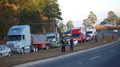 El paro del transporte de carga pesada provocó un intenso congestionamiento vial en las principales vías carreteras que dan acceso a Tegucigalpa.