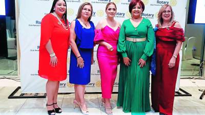 directiva. Ana Álvarez (vicepresidenta), Luisa Salas (secretaria), Patricia Girón (tesorera), Verena Cálix (presidenta) y Ena Velásquez (fiscal)