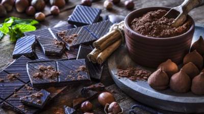 Los flavonoles en el chocolate negro podría ayudar a aumentar el flujo sanguíneo al sistema nervioso.