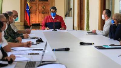 El Gobierno de Donald Trump anunció este jueves cargos contra el presidente venezolano, Nicolás Maduro, y otras 14 figuras del chavismo, así como contra dos disidentes de la antigua guerrilla de las FARC por narcotráfico, lavado de dinero y terrorismo.
