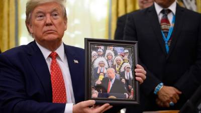 Trump viajará hoy a Florida donde pasará el feriado de Acción de Gracias junto a Melania y Barron./AFP.