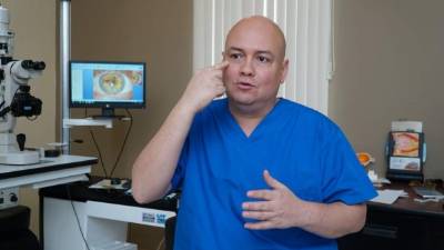 Santos Cruz Cardona, oftalmólogo y retinólogo.