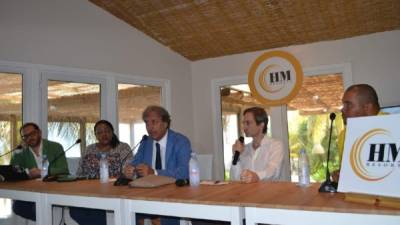 Los representantes de la universidad italiana expusieron en una conferencia de prensa lo importante que es para ellos encontrar un modelo exitoso que ayude a desarrollar la región turística de Puglia, Italia.