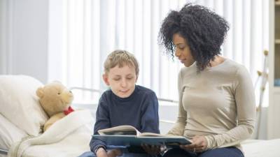 Estos cuentos aliviarán el estrés y la tensión que los niños sienten al estar en el hospital. Foto: iStock.