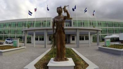 La audiencia se desarrolla en los tribunales de justicia de San Pedro Sula.