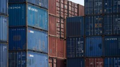 Contenedores permanecen almacenados en el puerto de Hong Kong (China). EFE/Archivo