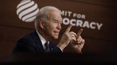 Biden enfureció a China y a Rusia al dejarlos fuera de la gran cumbre de las democracias a las que invitó a un centenar de países.