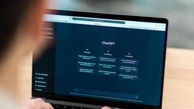 El uso de ChatGPT se extendió en 2024 en centros educativos públicos y privados de las áreas urbanas. Esta herramienta ha desplazado a Google y Wikipedia que, hace poco tiempo, los estudiantes utilizaban para hacer tareas.