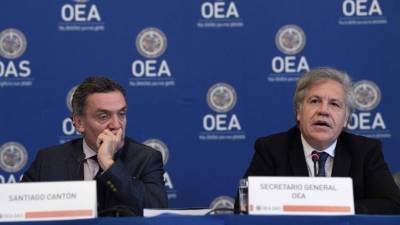 El secretario general de la OEA, Luis Almagro, junto a Santiago Cantón, exsecretario ejecutivo de la Comisión Interamericano de Derechos Humanos. EFE