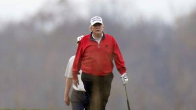 La Organización Trump, que posee una veintena de clubes de golf, respondió en un comunicado que la decisión de la PGA significa una ruptura de un contrato legal.