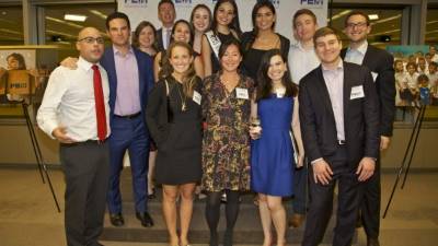 En la velada en la Gran Manzana estuvieron algunas destacadas personalidades hondureñas encabezadas por el famoso diseñador Carlos Campos, el actor y modelo infantil Ángel Romero, la actriz y modelo Jazmín Rodríguez, la representante de Honduras en el Miss Universo, Sirey Moran.