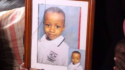 Tinyiko Mongwe jugaba en la calle cuando fue raptado por un hombre que lo mató.