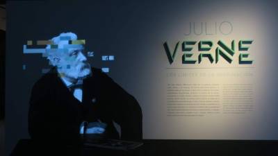 Fotografía del 23 de mayo de 2017, del mural de apertura de la muestra 'Julio Verne: Los límites de la imaginación', organizada por la Fundación Telefónica, en Buenos Aires (Argentina). EFE