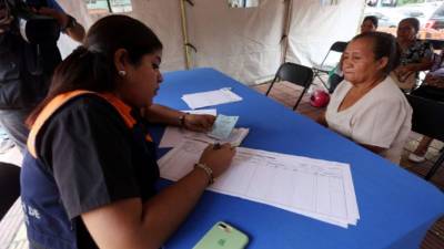 Los médicos de la Unidad Médica de Emergencias (UME) de Copeco comenzaron ayer a atender a los pacientes en el hospital Mario Rivas y se sumarán galenos procedentes de Tegucigalpa.Fotos: Moisés Valenzuela
