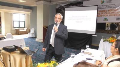 Fernando Protti, representante de Acnur, presentó un informe sobre los desplazados.