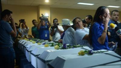 La entrega de los restos se realizó en una emotiva ceremonia efectuada en la Corte Suprema de El Salvador.