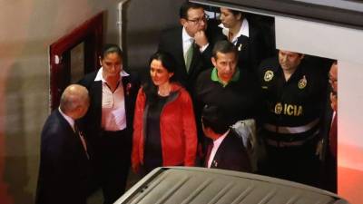 Ollanta Humala y su esposa Nadine Heredia al momento de presentarse ante las autoridades.