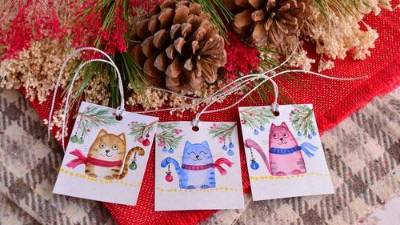 Dibuja y pinta tarjetas navideñas con tus niños.
