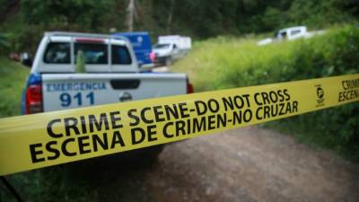 La mujer fue hallada muerta en un solar baldío.