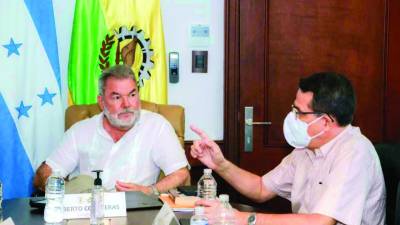 El alcalde Roberto Contreras tuvo una reunión con el ministro de salud, José Manuel Matheu.