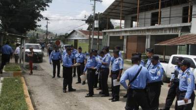 Los policías iniciaron ayer la socialización con los vecinos.