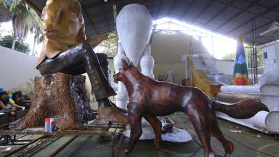 En la lista de esculturas está el cadejo, una figura de una leyenda de los pueblos del interior.