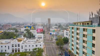 El atarceder de una ciudad comunmente conocida por su actividad económica, hoy luce desértica obligada a una cuarentena por la pandemia del Coronavirus.