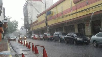 Hasta 25 milímetros de lluvia se esperan esta tarde en San Pedro Sula.