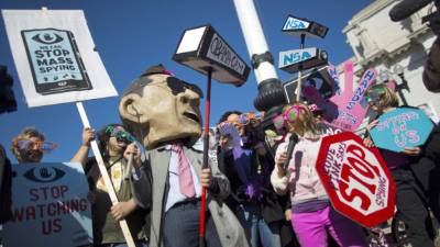 El fin de semana, centenares de estadounidenses salieron a las calles a exigir un cese al espionaje.