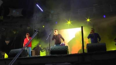 Santa Fe durante uno de sus shows musicales.