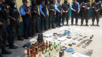 Los efectivos decomisaron todo tipo de artículos ilícitos encontrados en las celdas.