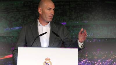 GRAF2960. MADRID, 11/03/2019.- El francés Zinedine Zidane comparece ante los medios de comunicación tras su regreso como entrenador del Real Madrid, esta tarde en la sala de prensa del estadio Santiago Bernabéu. EFE/ Ballesteros