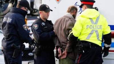 El piloto fue detenido por la policía de Calgary.