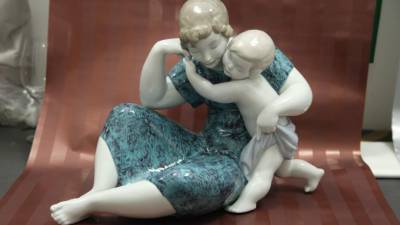 Una escultura con amor. La casa Lladró ha creado piezas conmemorativas para el Día de la Madre 2016 y Eleganza las tiene para usted.