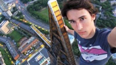 Kirill Oreshkin es un joven ruso que desafía las alturas para tomarse selfies.