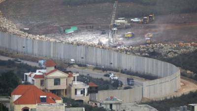 La maquinaria israelí opera cerca del muro fronterizo con el Líbano. Foto: AFP