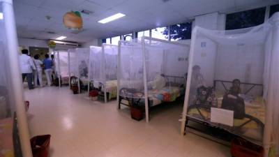 A las salas pediátricas de los hospitales siguen llegando enfermos con dengue.