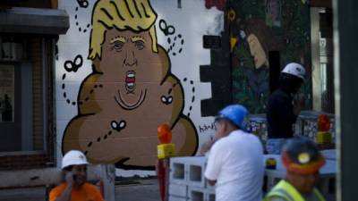 Un mural anti Donald Trump sobresale en una de las calles de Manhattan.