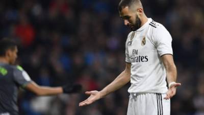 Real Madrid's French forward Karim Benzema gestures during the Spanish League football match between Real Madrid CF and Real Sociedad at the Santiago Bernabeu stadium in Madrid on January 6, 2019. (Photo by GABRIEL BOUYS / AFP)
