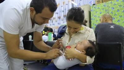 Es indispensable que esté al día con las vacunas de sus hijos.