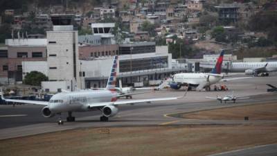 Un avión se prepara para despegar del Aeropuerto Internacional de Toncontín.