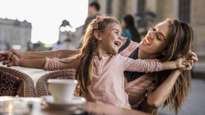 El juego de ser tío o tía sirve de entrenamiento para una futura